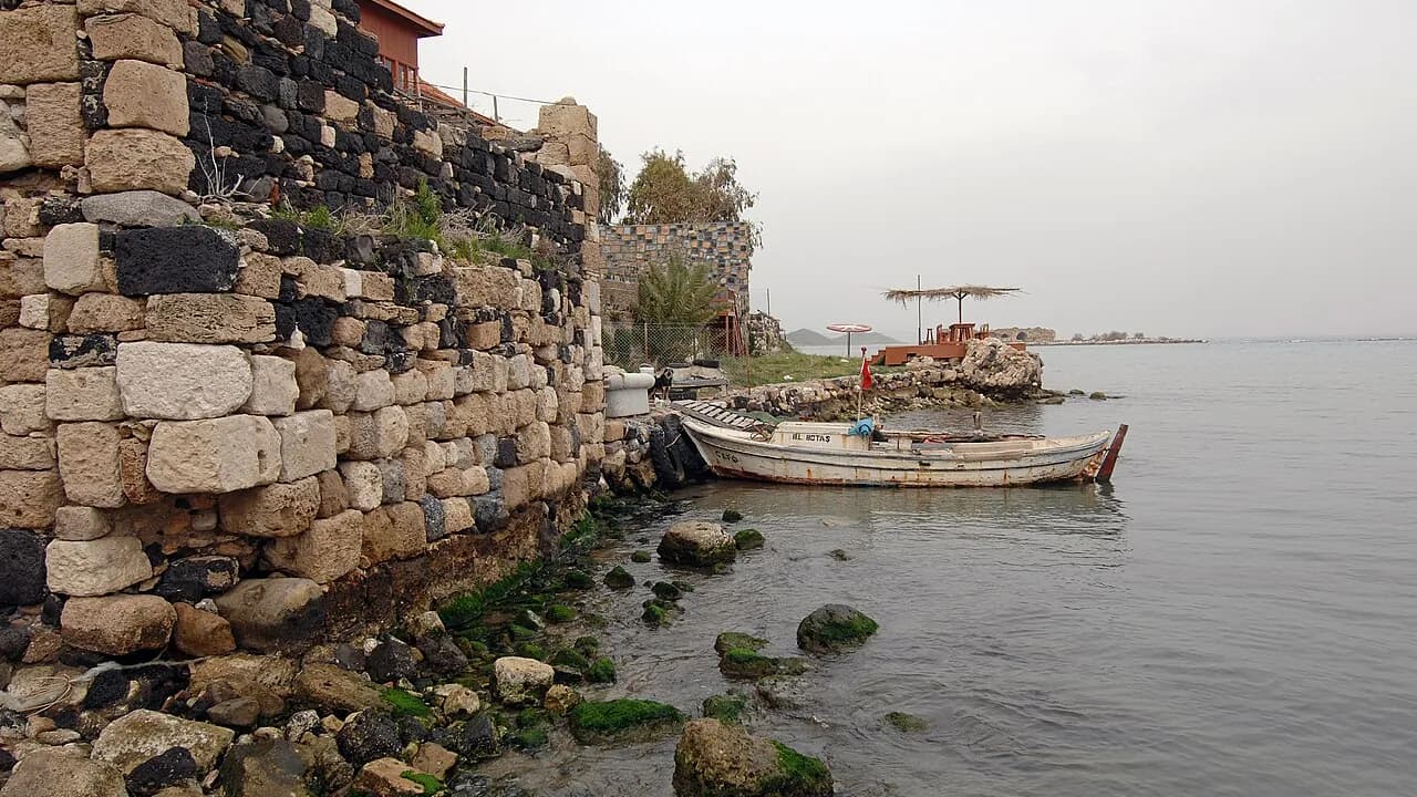 Ayas Kalesi ve Aegeae Antik Limanı