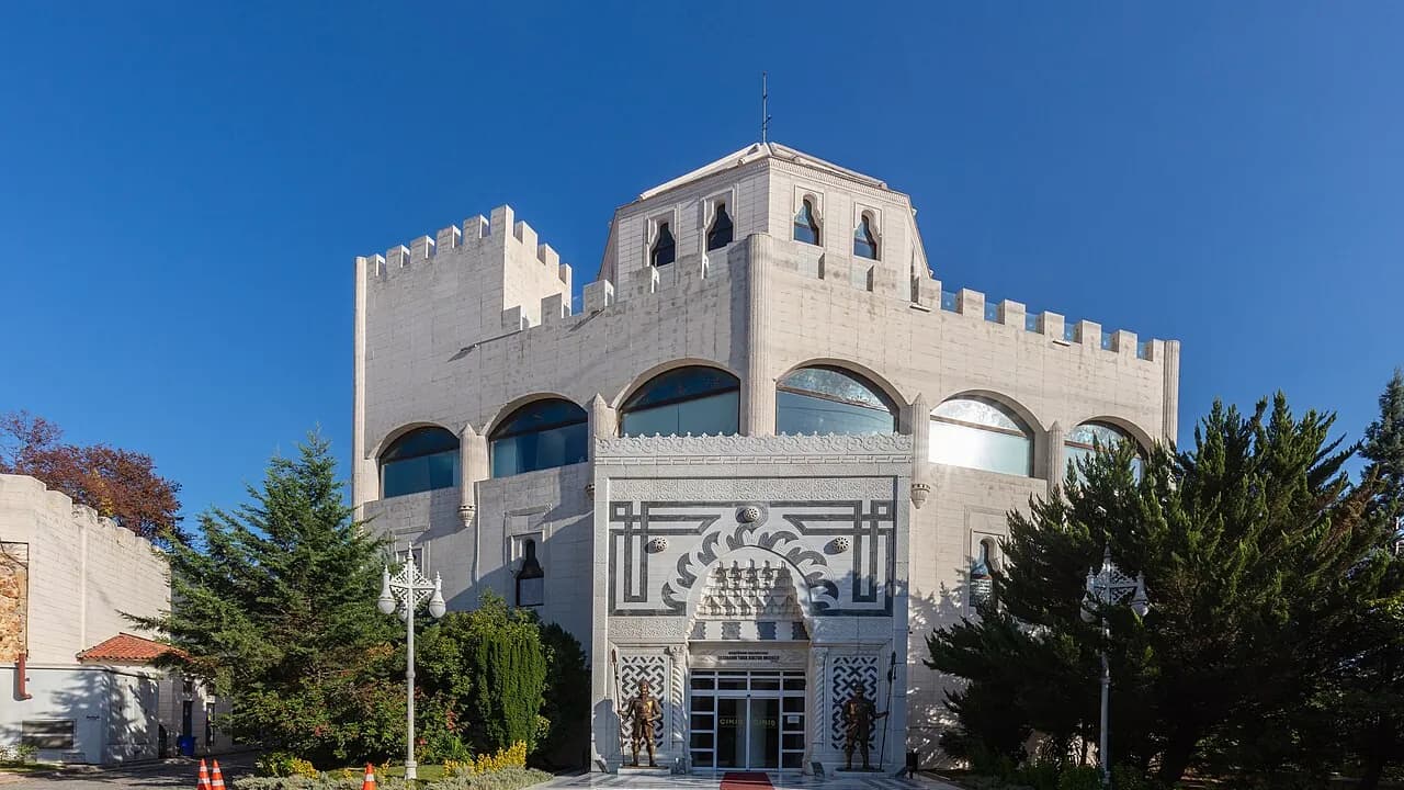 Türkisches Kulturzentrum Burg Estergon (Estergon Kalesi)