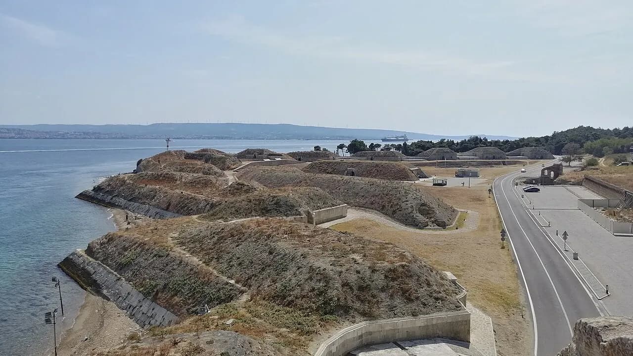 Rumeli Mecidiye Battery and Seyit Onbaşı Monument