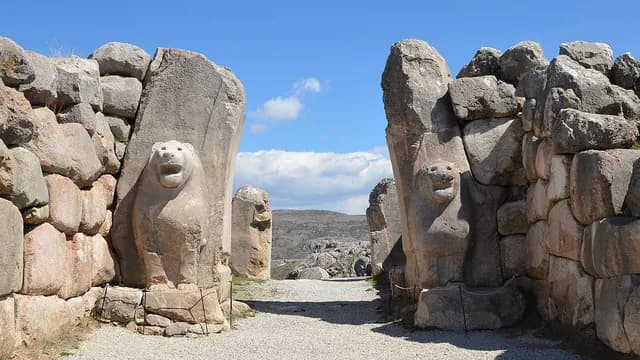 Lion Gate (Aslanlı Kapı)