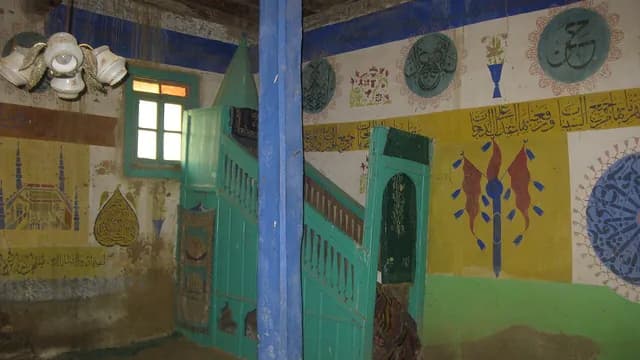 Alte Moschee im Dorf Bayat