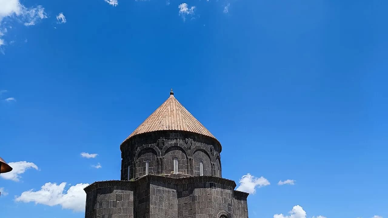 Мечеть Кюмбет (церковь Святых Апостолов)