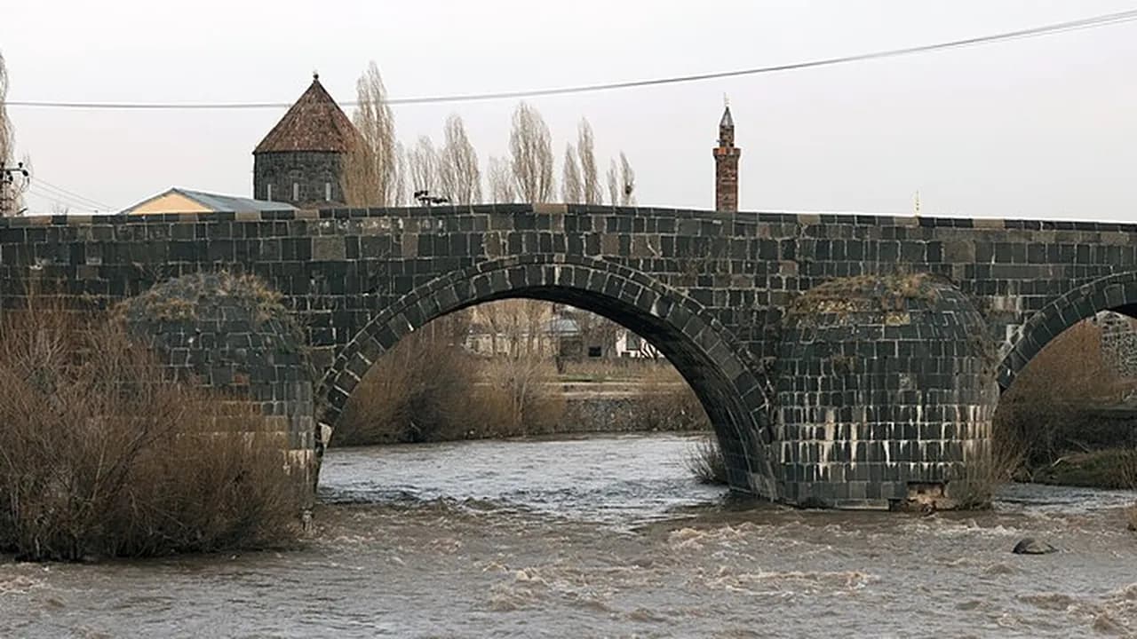 Taşköprü (Steinbrücke) von Kars
