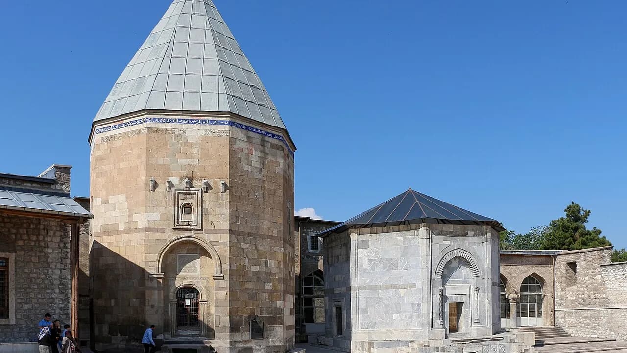 Alâeddin Camii ve Alâeddin Tepesi