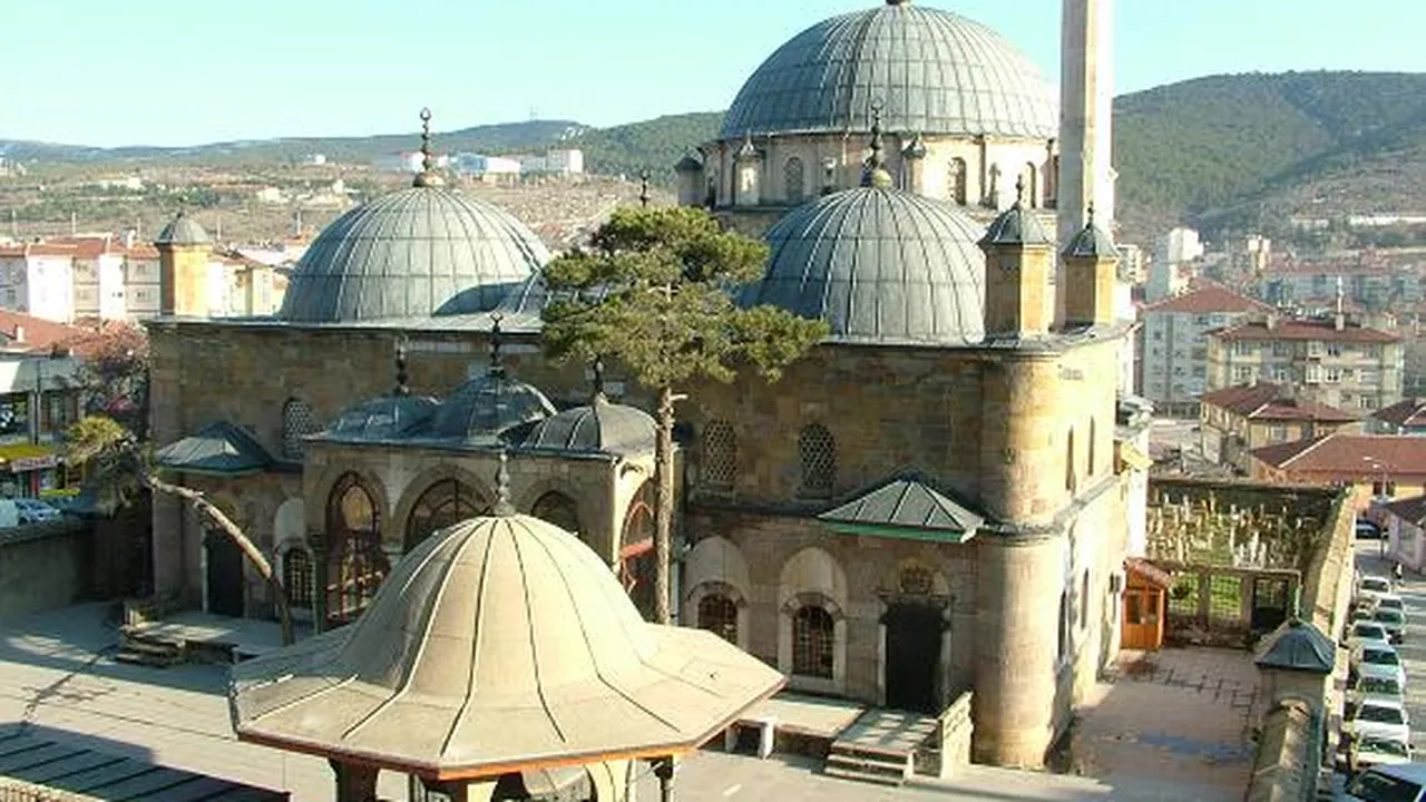 Çapanoğlu-(Große) Moschee (Çapanoğlu Camii)